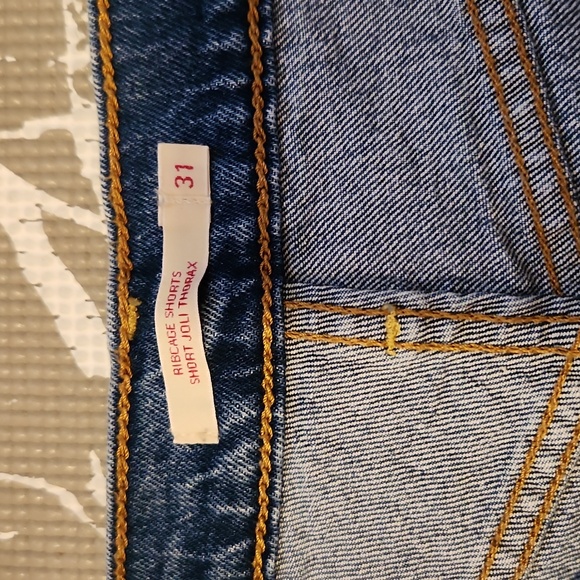 LEVIS RIBCAGE SHORTS - Picture 2 of 3